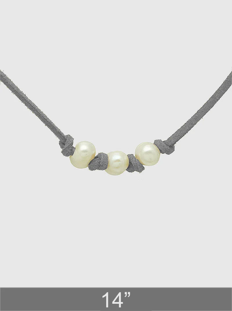 Three freshwater pearls leatherette choker necklace