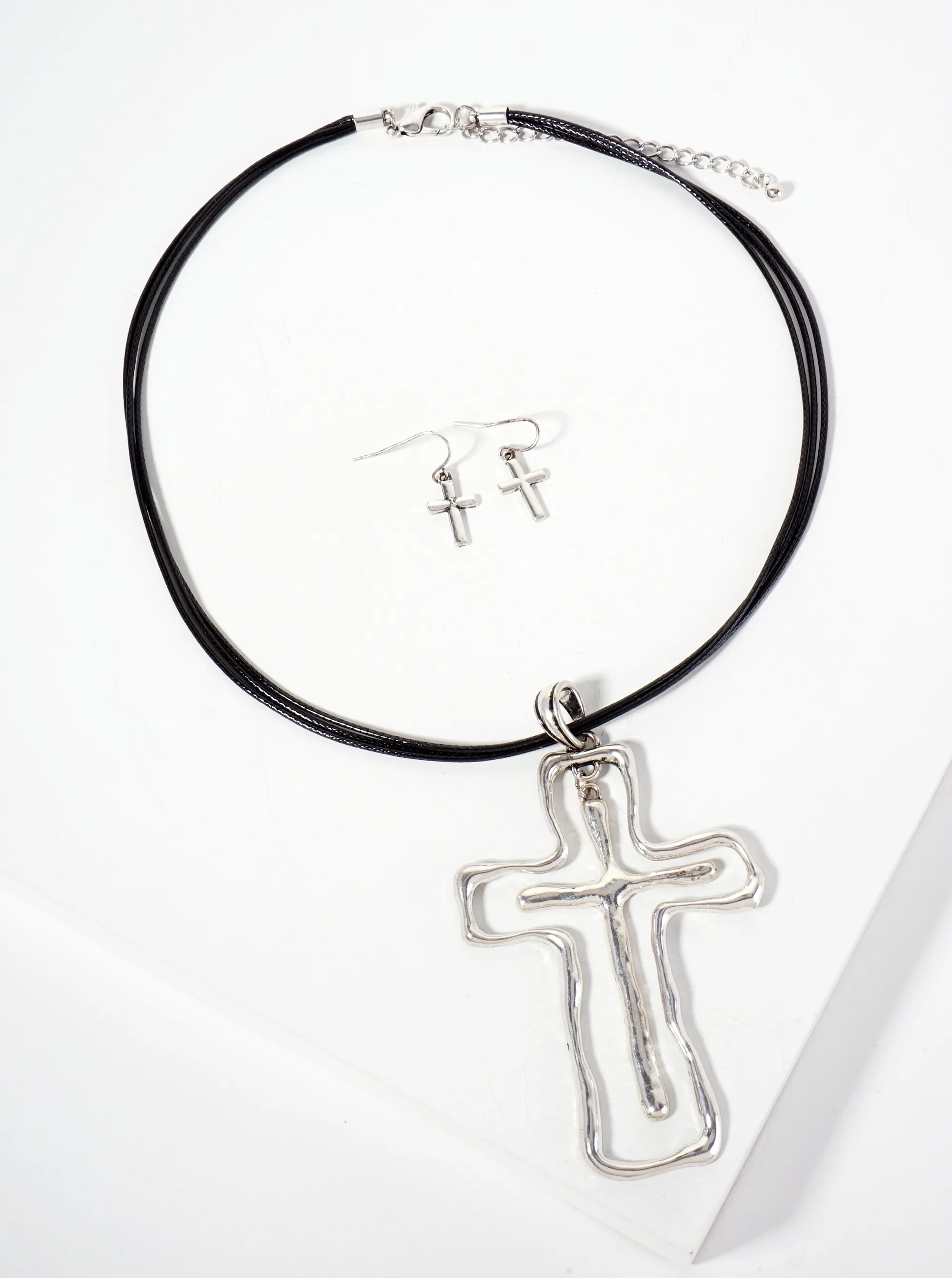 Hammered-Textured Double Cross Pendant Layered Leatherette Necklace Set-with-Earrings