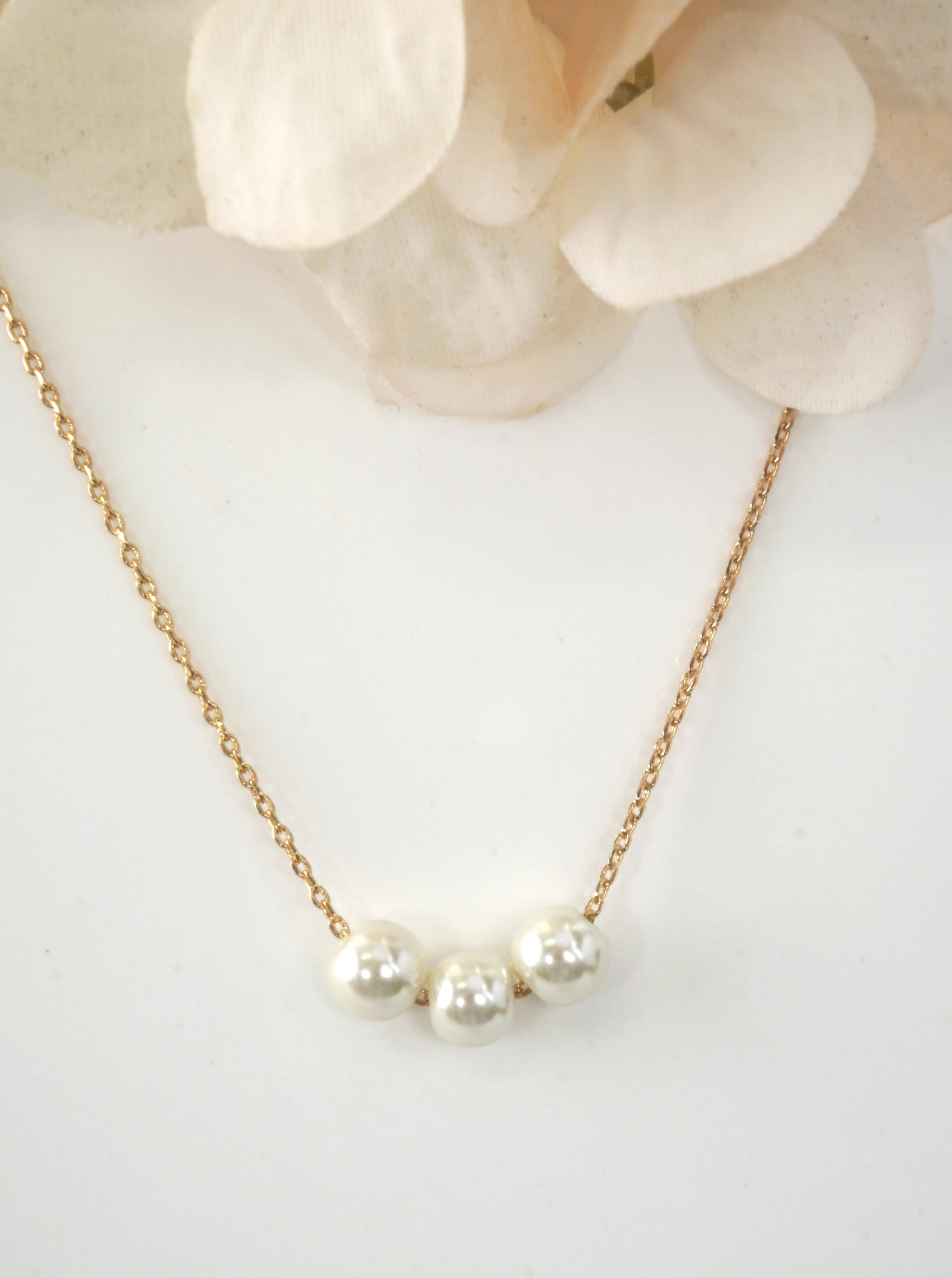 Elegant Pearl Trio Pendant Necklace