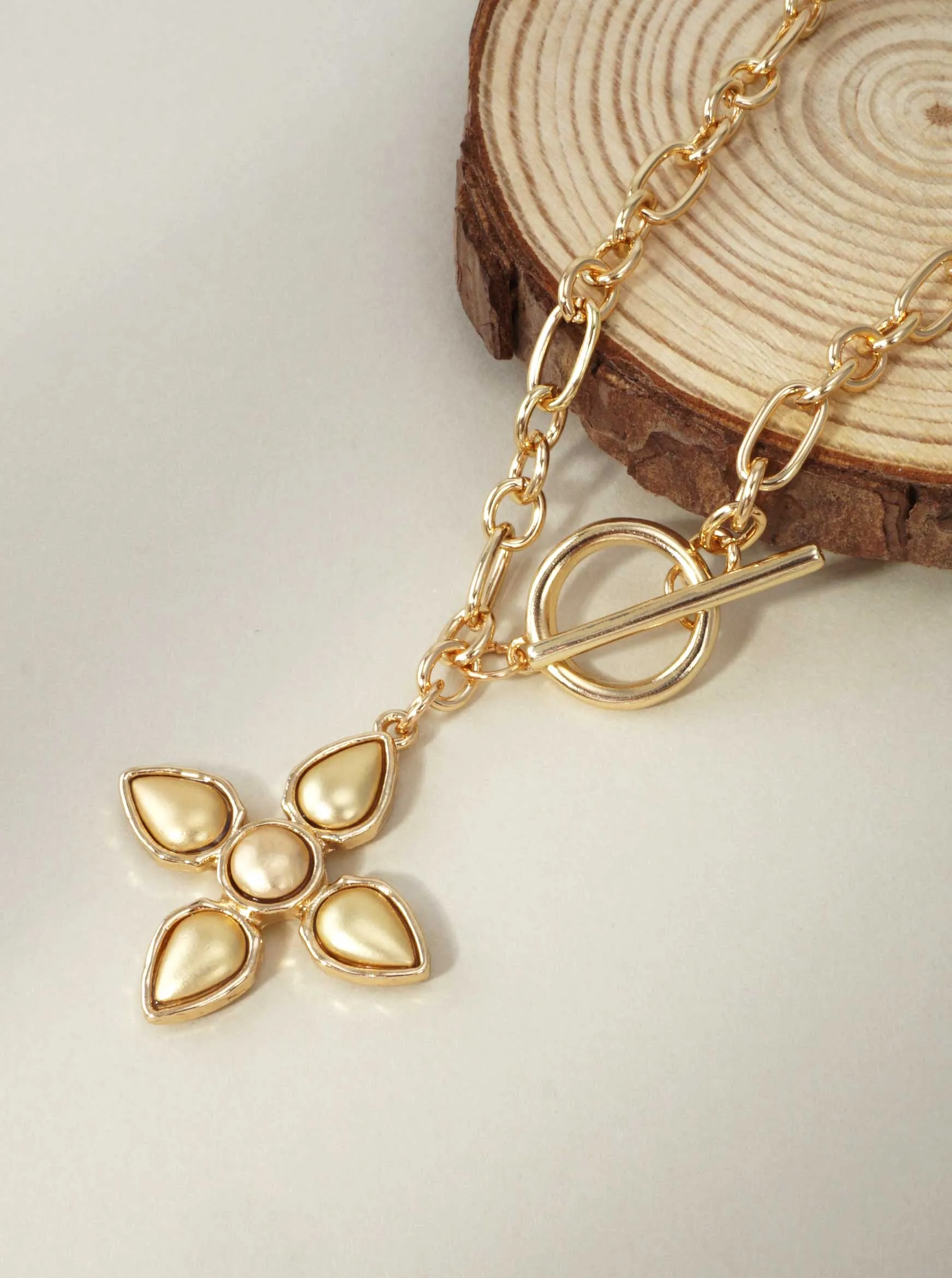 Pearl Flower Toggle Chain | 33-HN5302-GDMG | Trendy Wholesale