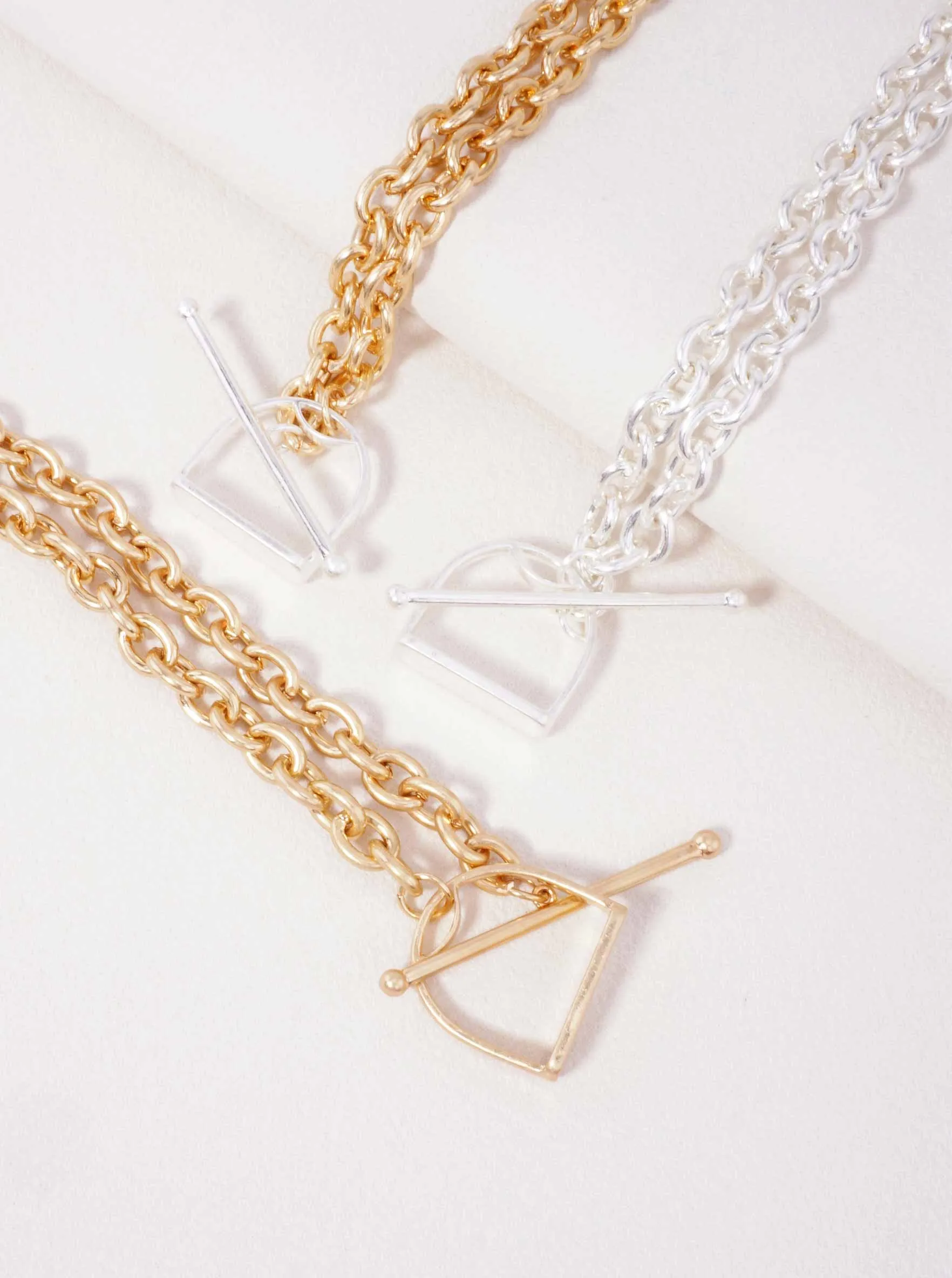 Horsebit Toggle Clasp Choker Necklace